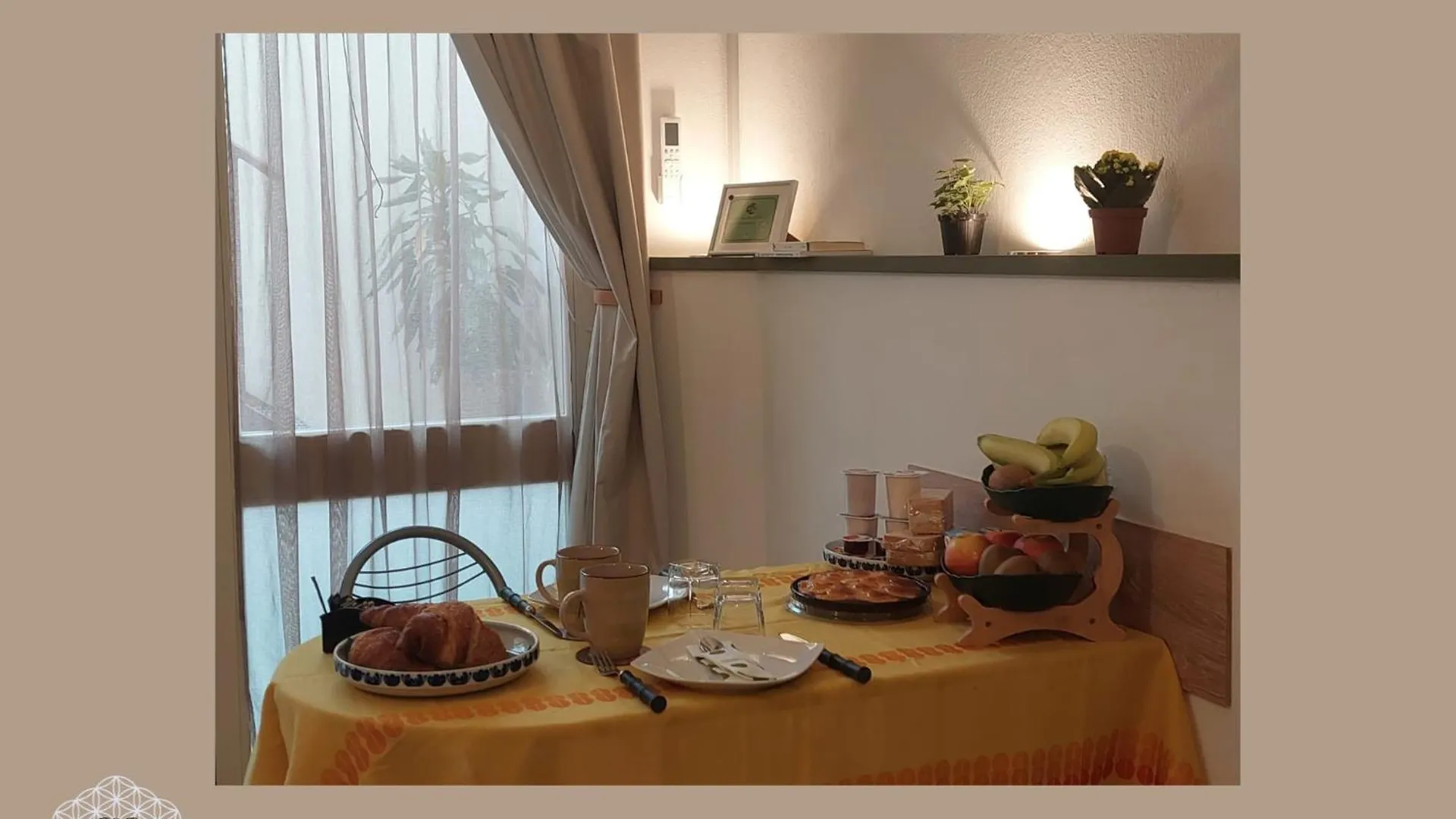 Elmas Room 0*,  Италия